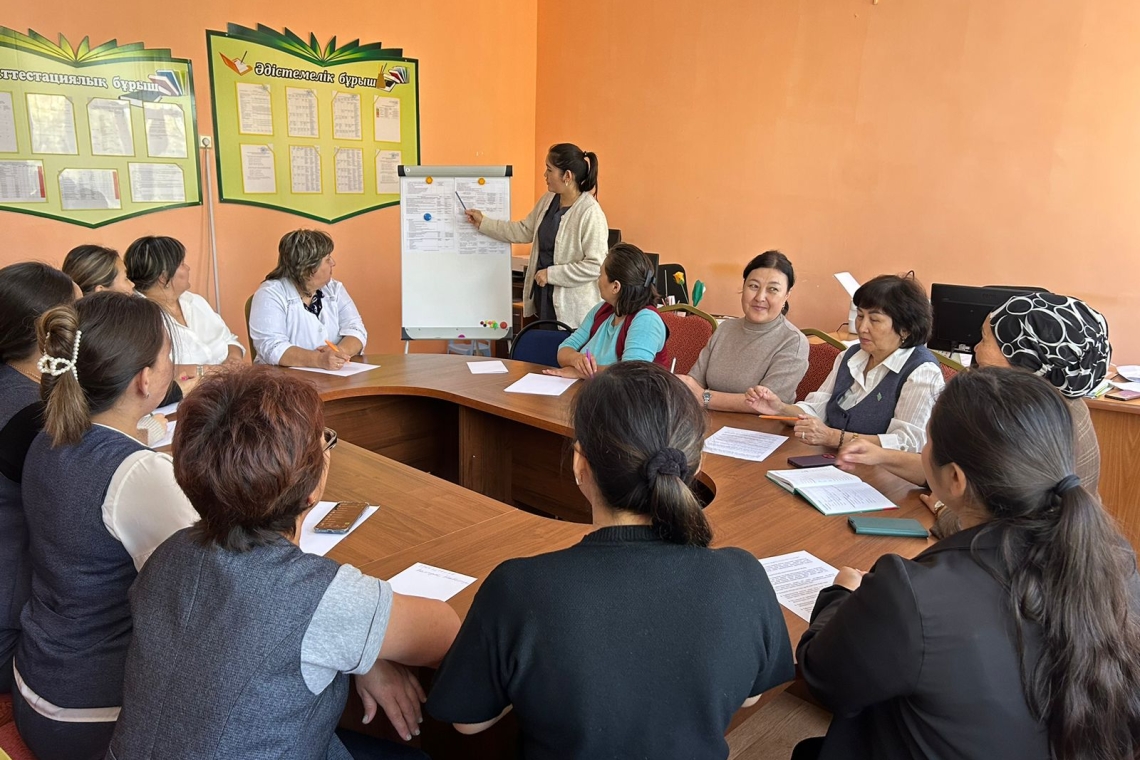 "Баршаға қолжетімді сапалы білім" Ұлттық баяндамасын жүзеге асыру бойынша педагогтер арасында түсіндірме жұмыстары жүргізілді.    Разъяснительная работа среди педагогов по реализации Национального доклада "Качественное образование, доступно каждому".